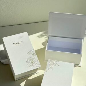 Luxury magnetic flip book style packaging box in white rigid paper, suitable for jewelry and gift packaging