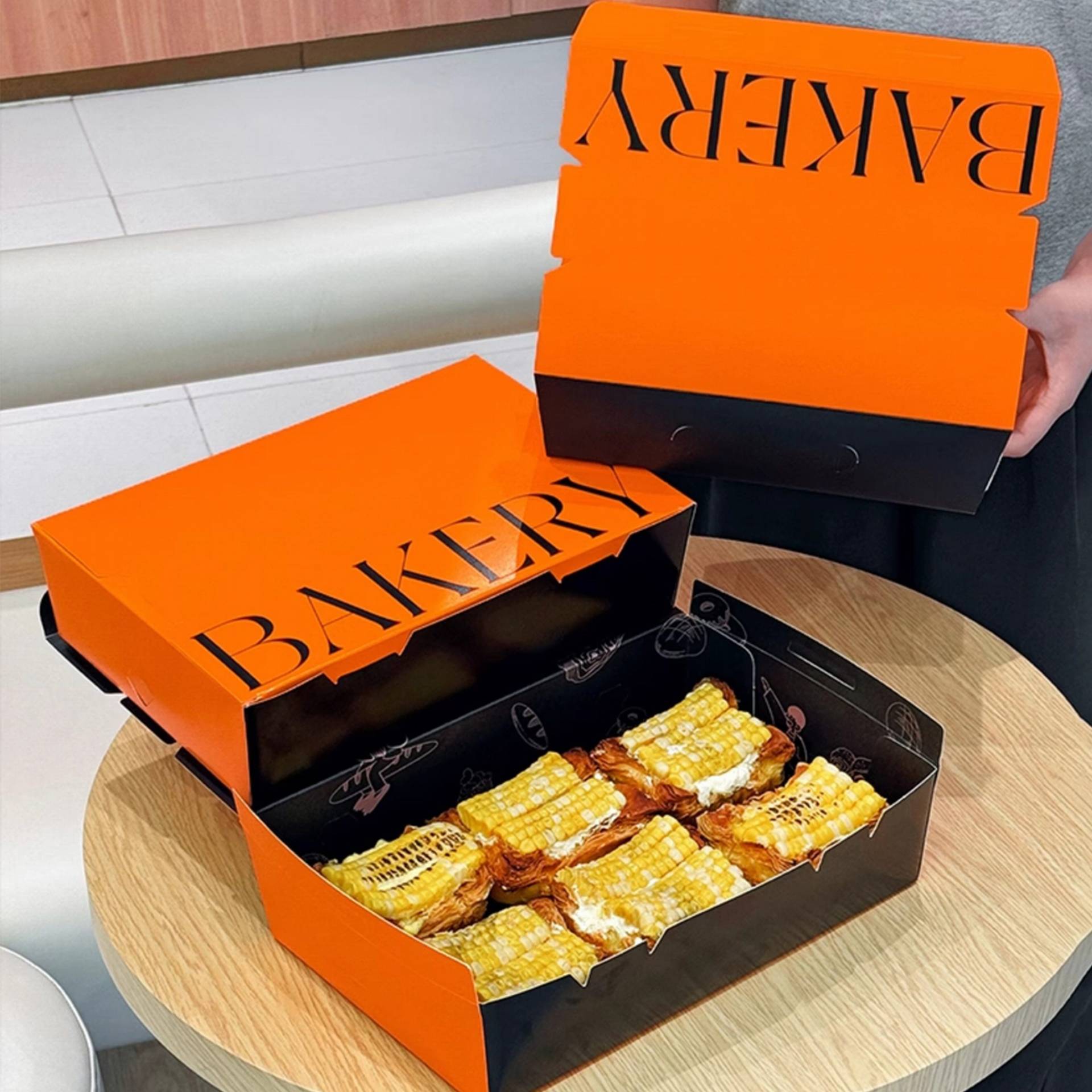 Food grade bakery dessert airplane packaging box with flip open lid for takeaway