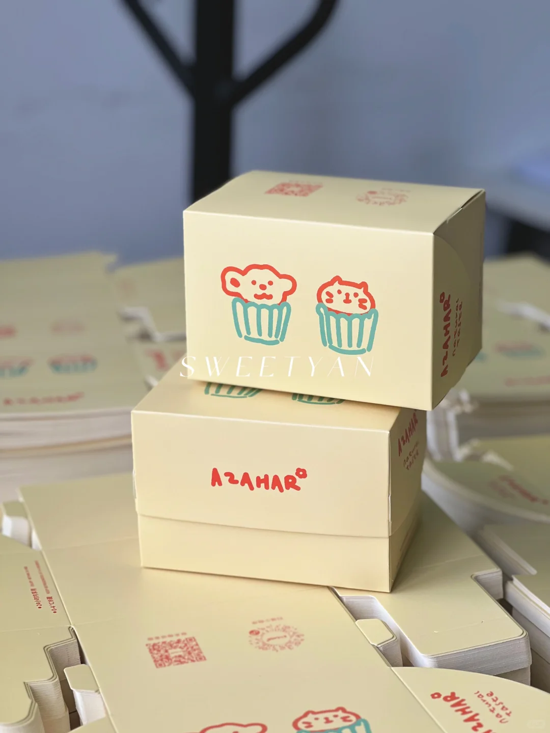 Custom paper food box packaging for bakery and dessert