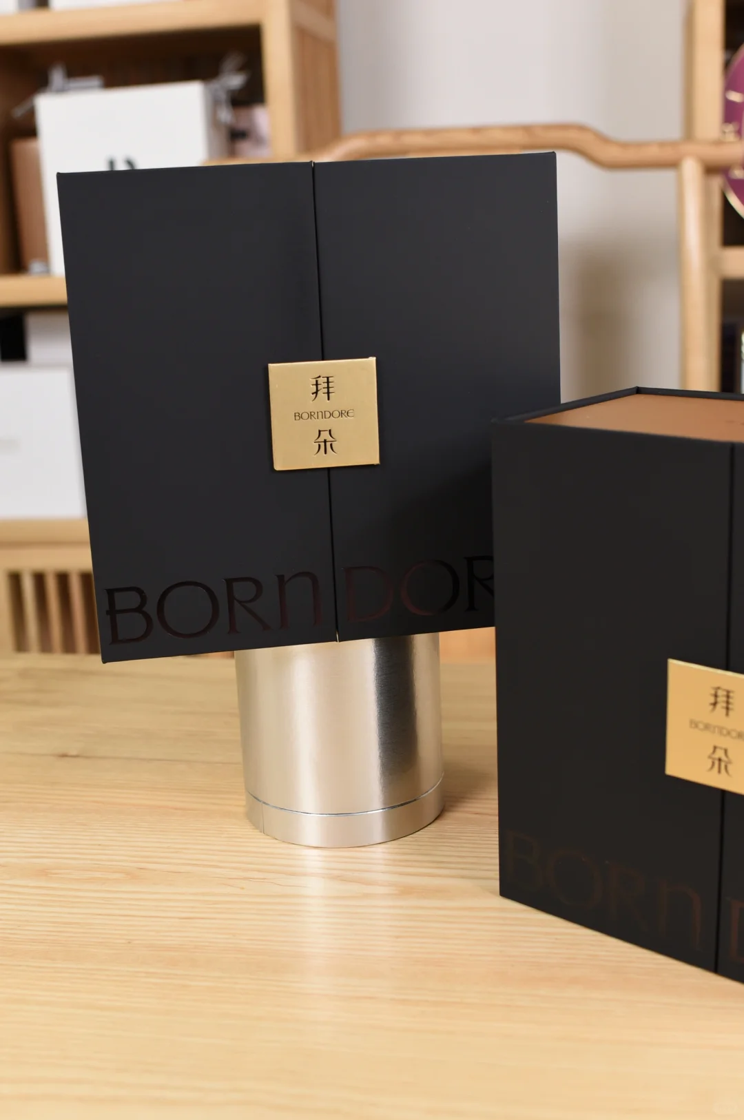 double door magnetic luxury gift box black gold 3