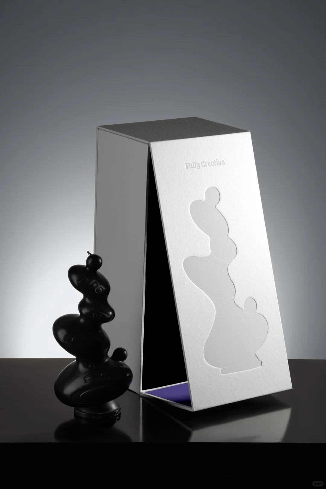 embossed-magnetic-flip-box-packaging.jpg