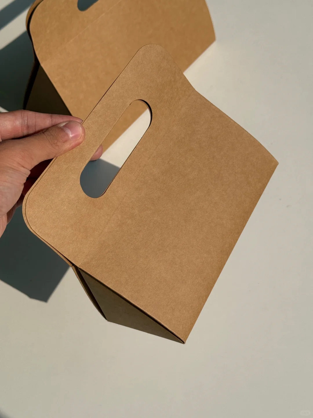 One-piece kraft paper folding gift box with integrated handle, eco-friendly packaging design
